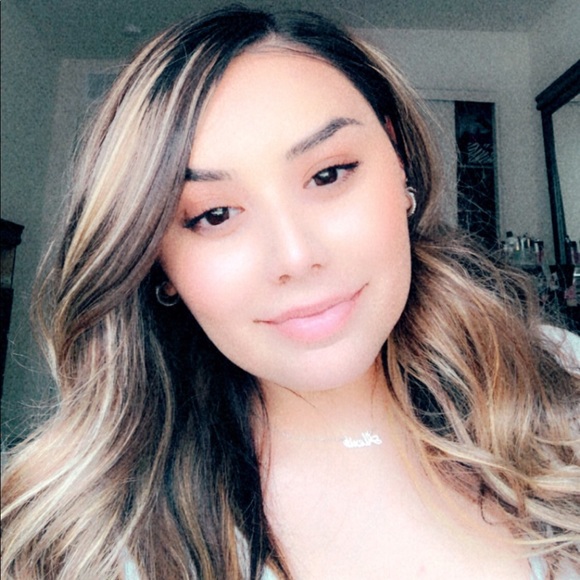 Meet your Posher, Alexis - Picture 2 of 2